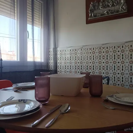 Avenida Apartment *